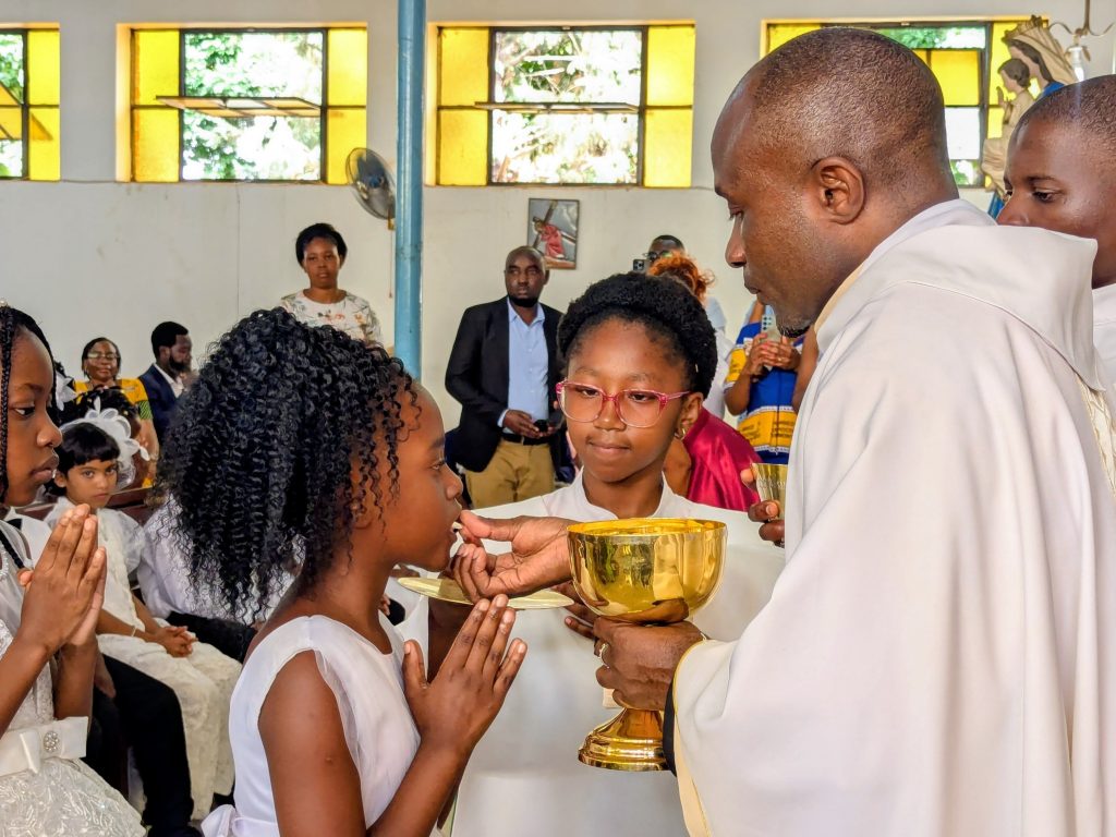The love of Christ shared. Fr. Chikanya distributes the Body of Christ in one of his final acts of ministry at Maula Cathedral
