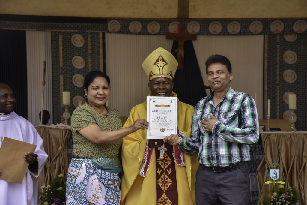 The Family of Mr. and Mrs. Jude & Julie Selveratnam from Maula Parish’s International Community showing their Certificate of recognition for 30 years in married life