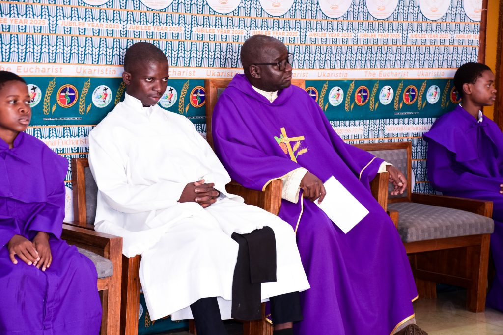 Br. Josub (in white) and Fr. Chikapa, a dedicated priest, a memorable preacher. Thank you, Fr. Chikapa, for your passion for the Gospel!