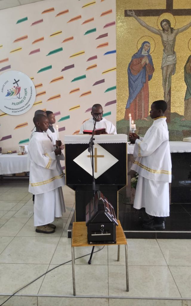 Bambo Lekaleka kuwerenga uthenga wabwino
